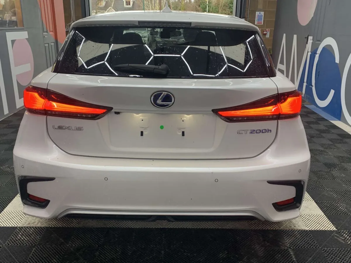 Lexus CT ONLY €23950! Lexus CT200h 1.8 Hybrid / He - Image 4