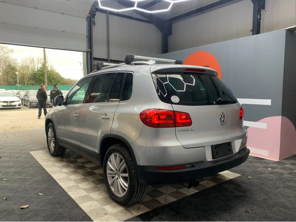 Volkswagen Tiguan 1.4 PETROL AUTOMATIC / 64k KMs / - Image 4
