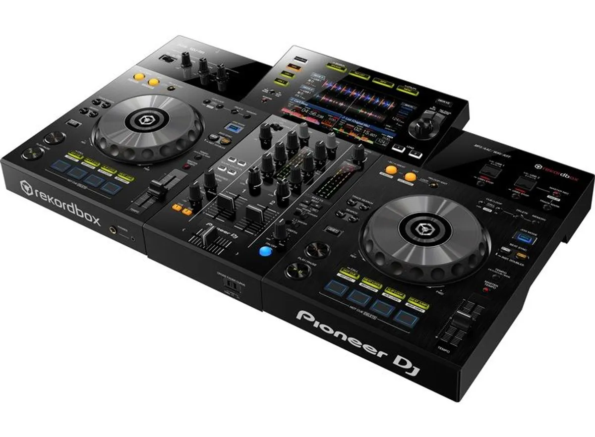 Pioneer XDJ-RR controller plus speakers - Image 1
