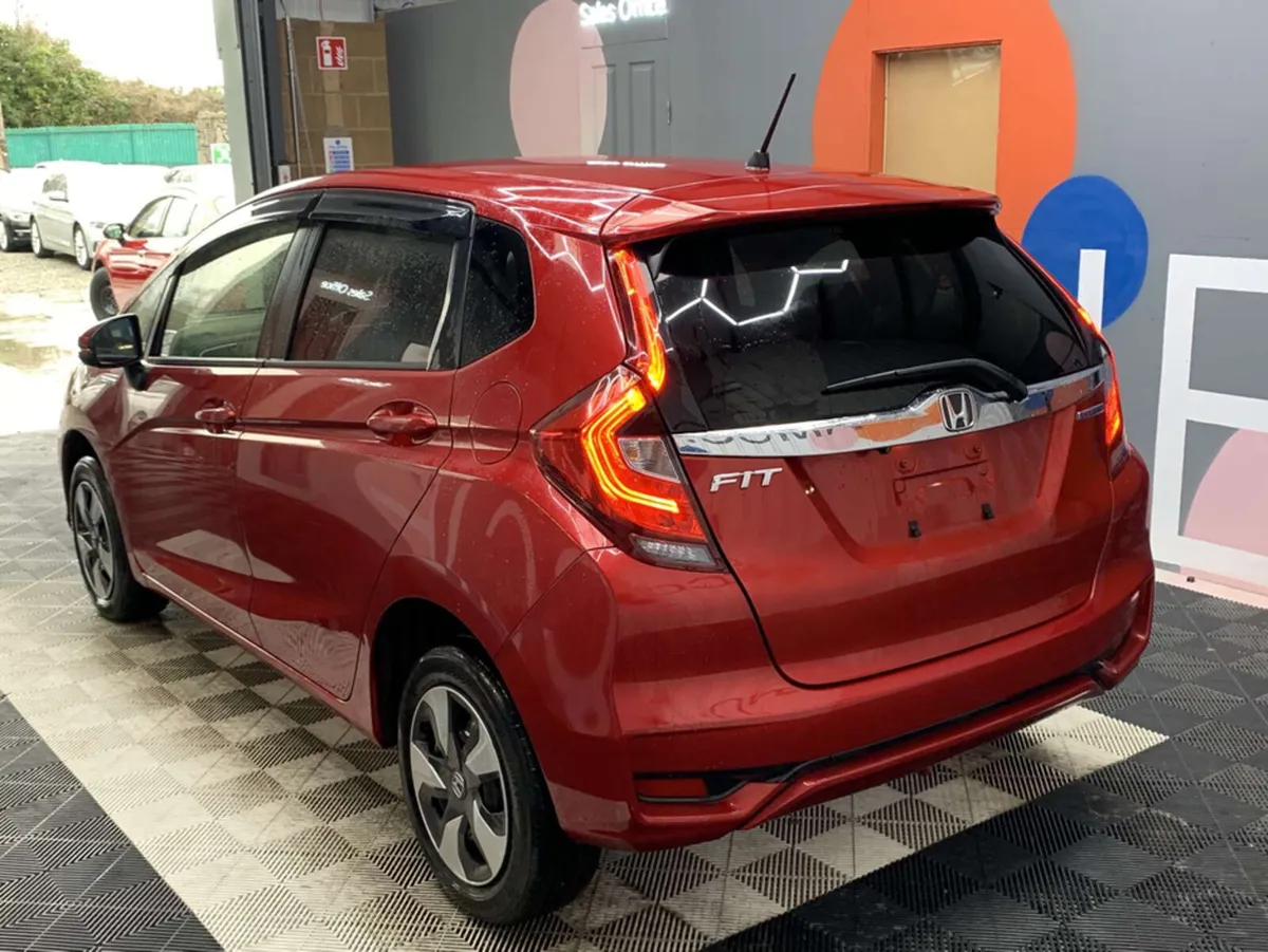 Honda Fit Honda Fit 1.5 Hybrid / Reverse Camera / - Image 4