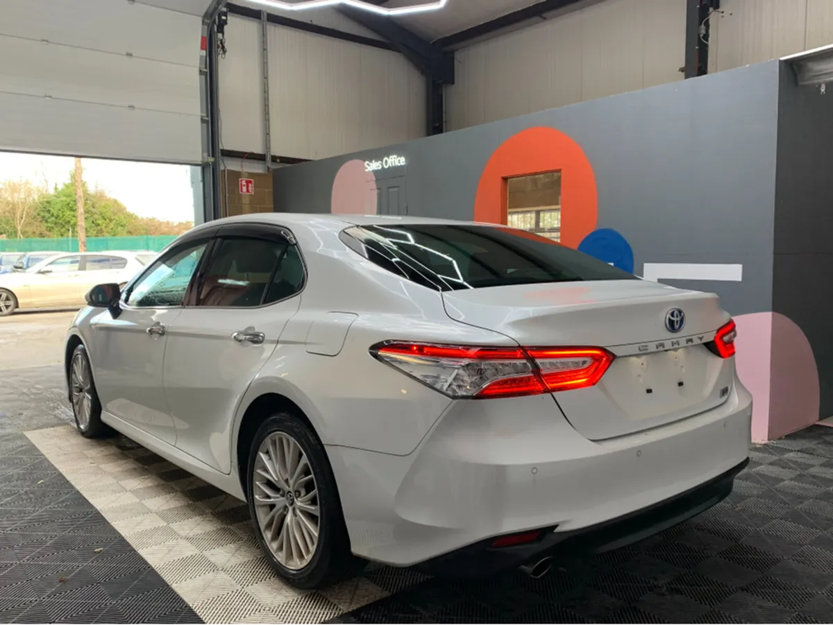 Toyota Camry G LEATHER PACKAGE / 83k KMs / Automat - Image 4