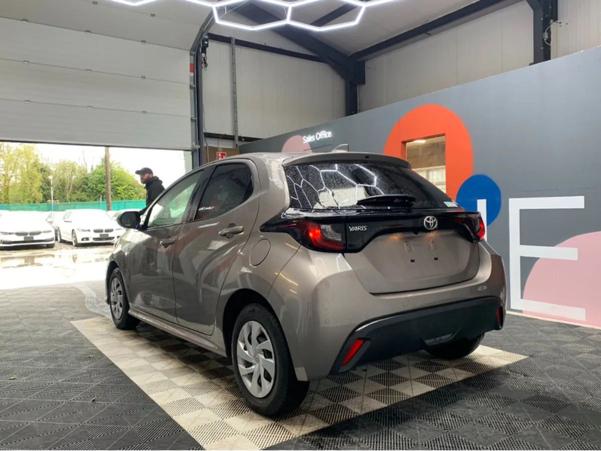 Toyota Yaris 1.0 PETROL / 70k KMs / Automatic / Re - Image 4