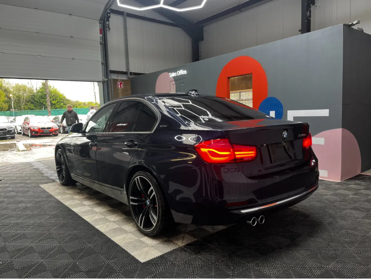 BMW 3-Series 330e LUXURY / 58k KMs / Heated Leathe - Image 4
