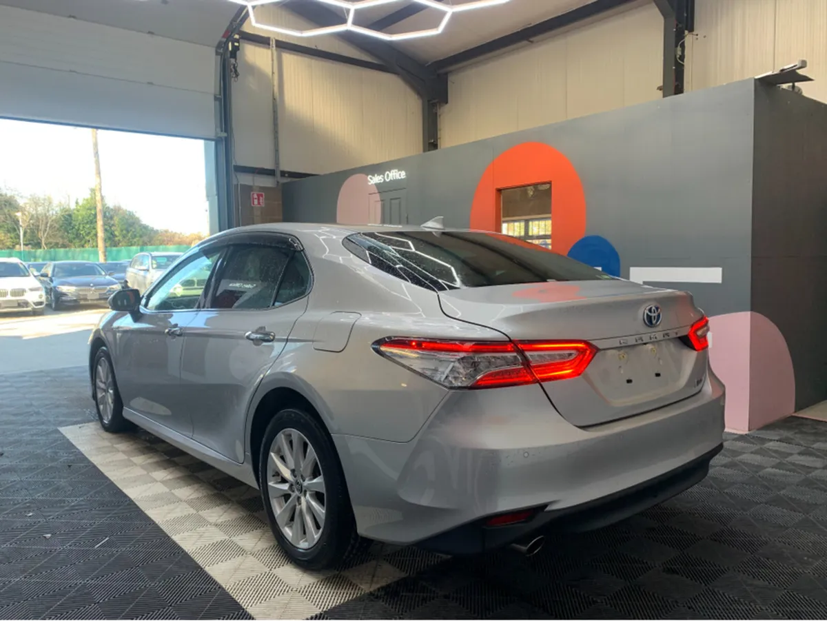 Toyota Camry 2.5 HYBRID / 36k KMs / Reverse Camera - Image 4
