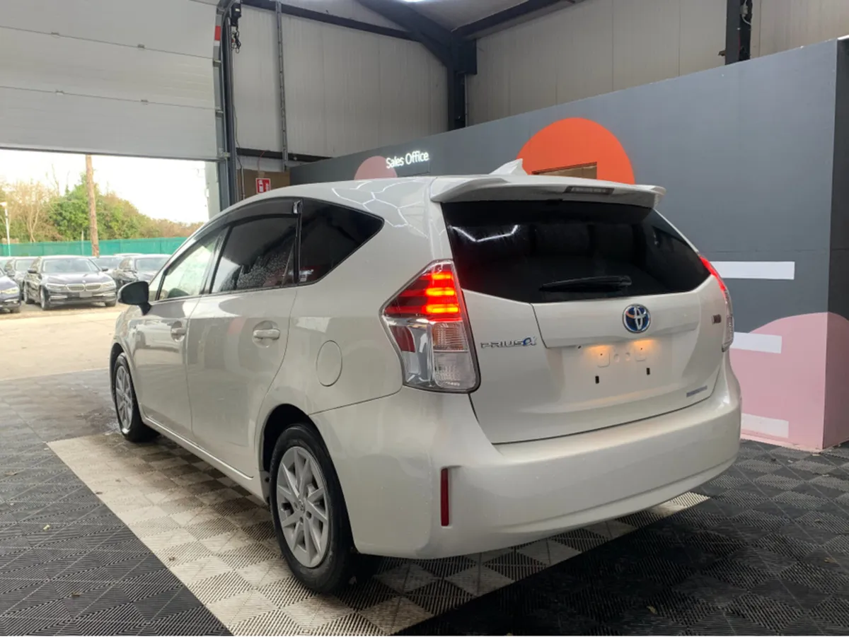 Toyota Prius 1.8 HYBRID 7 SEATER / 58k KMs / Elect - Image 4