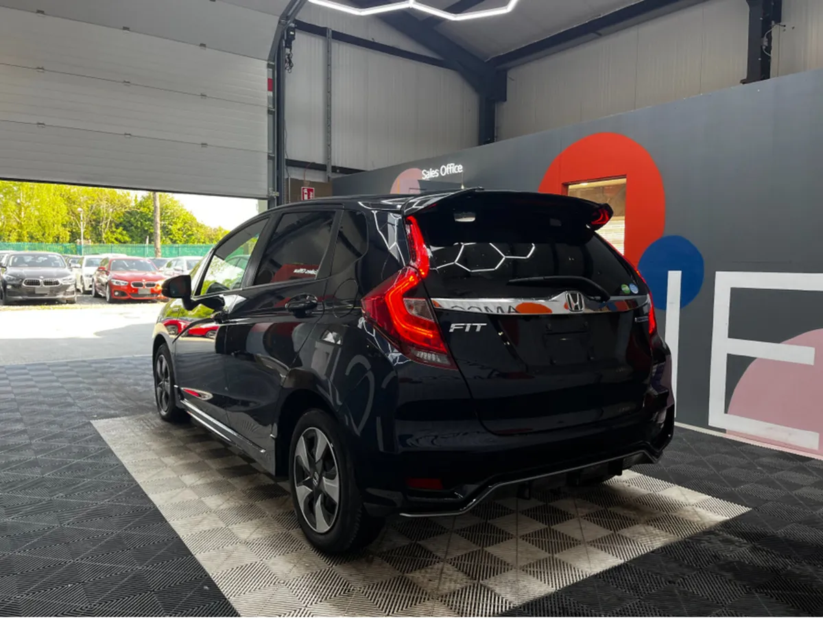 Honda Fit 1.5 HYBRID/ 70k KMs / ADAPTIVE CRUISE & - Image 4