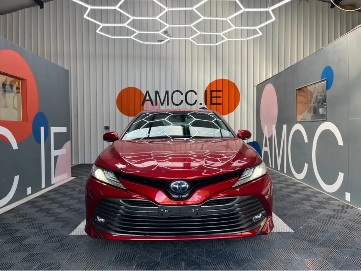 Toyota Camry 2.5 HYRBID / 51k KMs / ADAPTIVE CRUIS - Image 2
