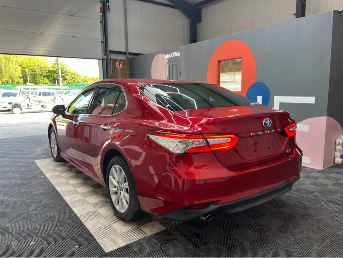 Toyota Camry 2.5 HYRBID / 51k KMs / ADAPTIVE CRUIS - Image 4
