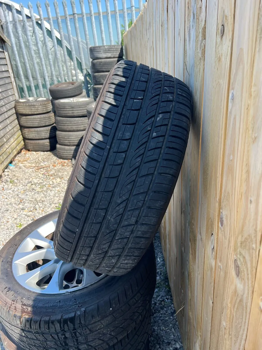 Car alloy/wheels - Image 3