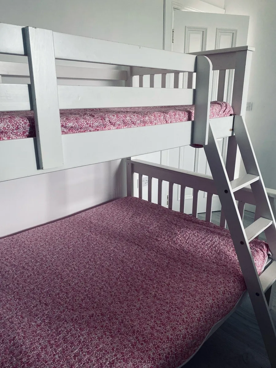 Bunk bed with new opened mattress - Image 2