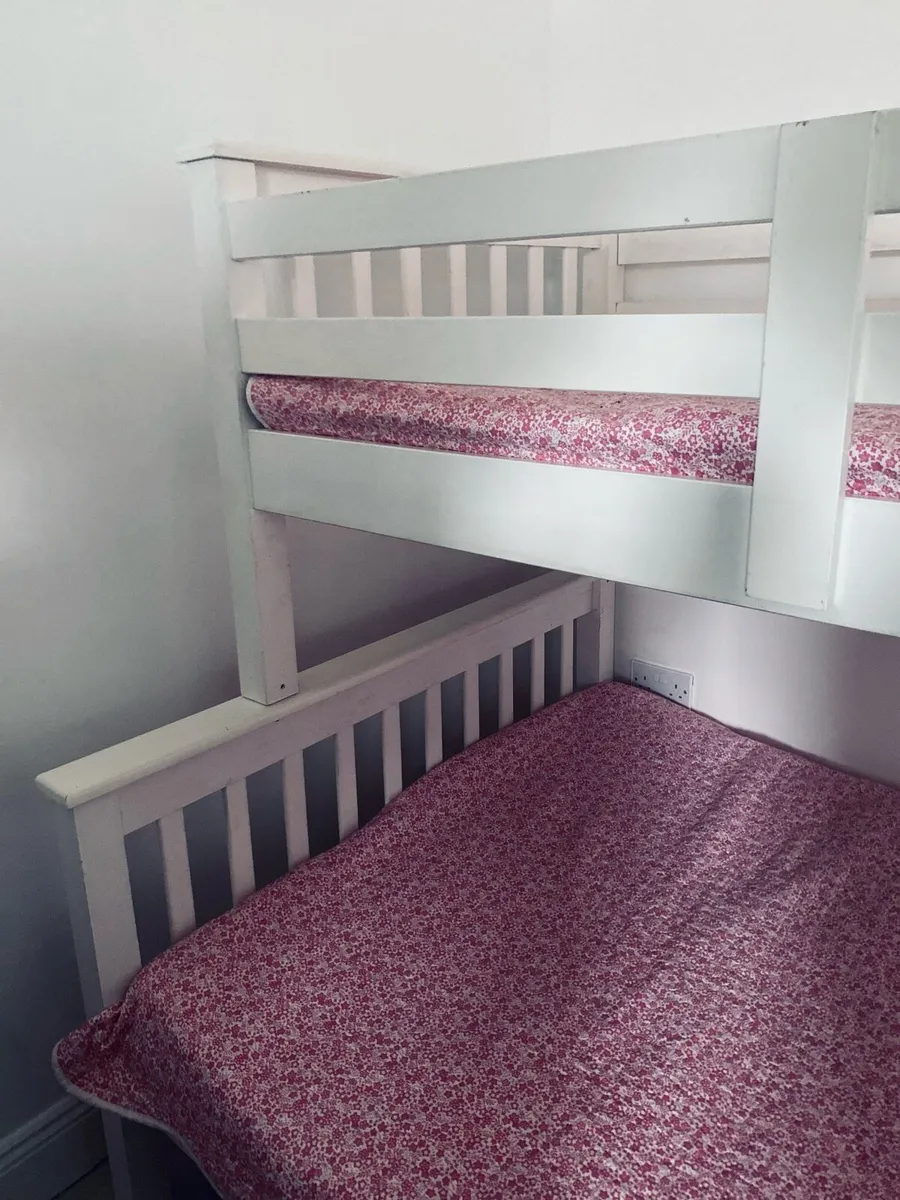 Bunk bed with new opened mattress - Image 3