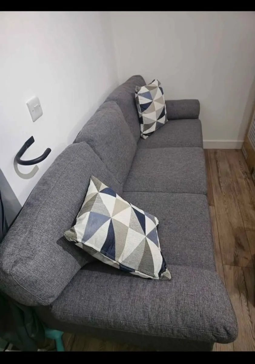 3 seated sofa - Image 2