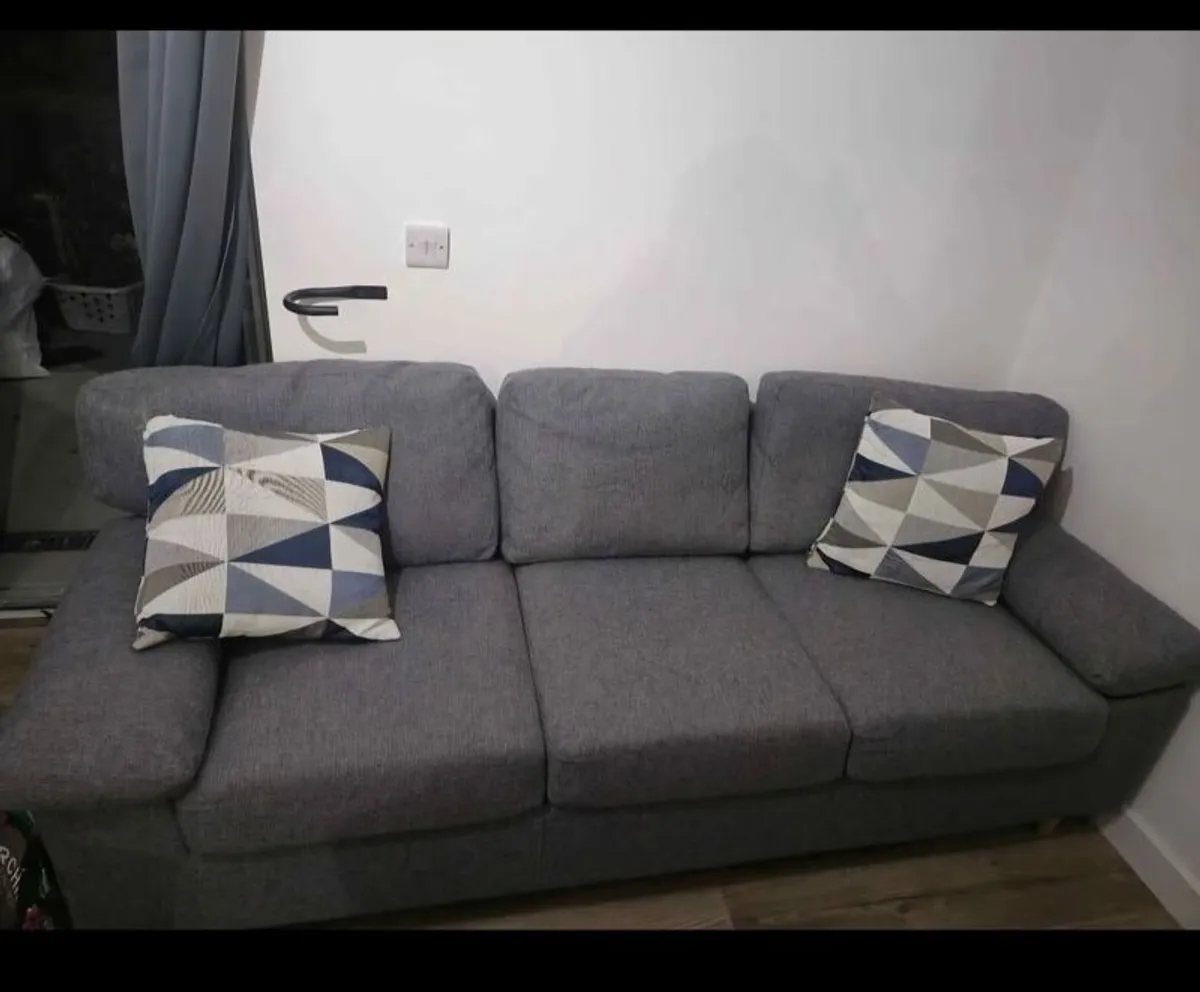 3 seated sofa - Image 3
