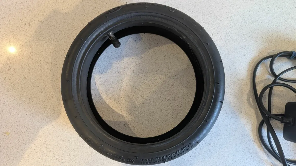 Xiaomi Mi 3 Escooter Charger & Tyre - Image 4