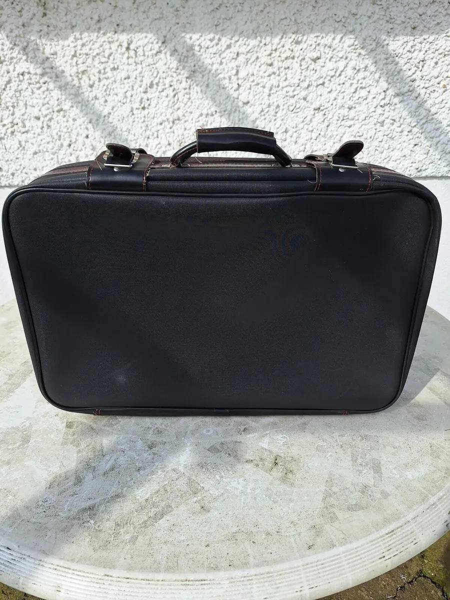 4 odd suitcases - Image 2