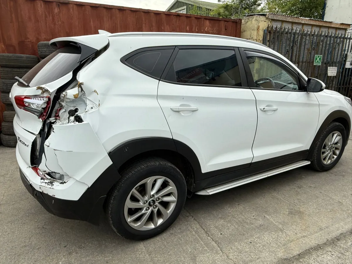 2017 HYUNDAI TUCSON 1.7 DIESEL FOR BREAKING - Image 4
