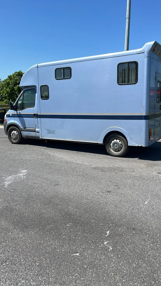 Renault Master 3.5T Horse Van - Image 2