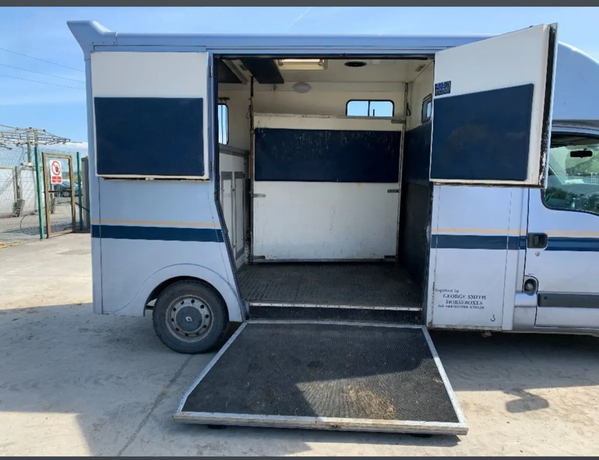 Renault Master 3.5T Horse Van - Image 3