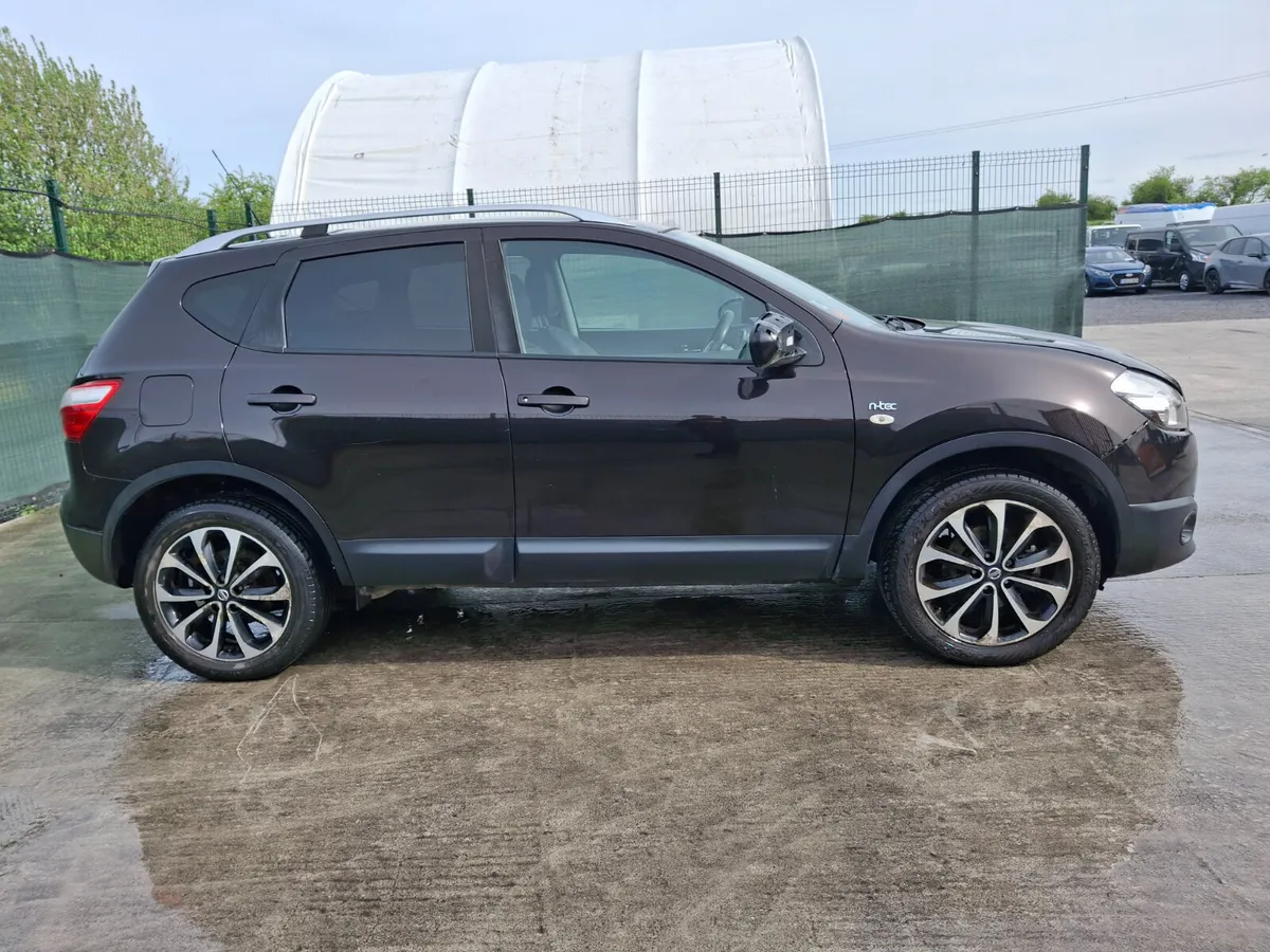 2011 Nissan Qashqai  light damage - Image 3