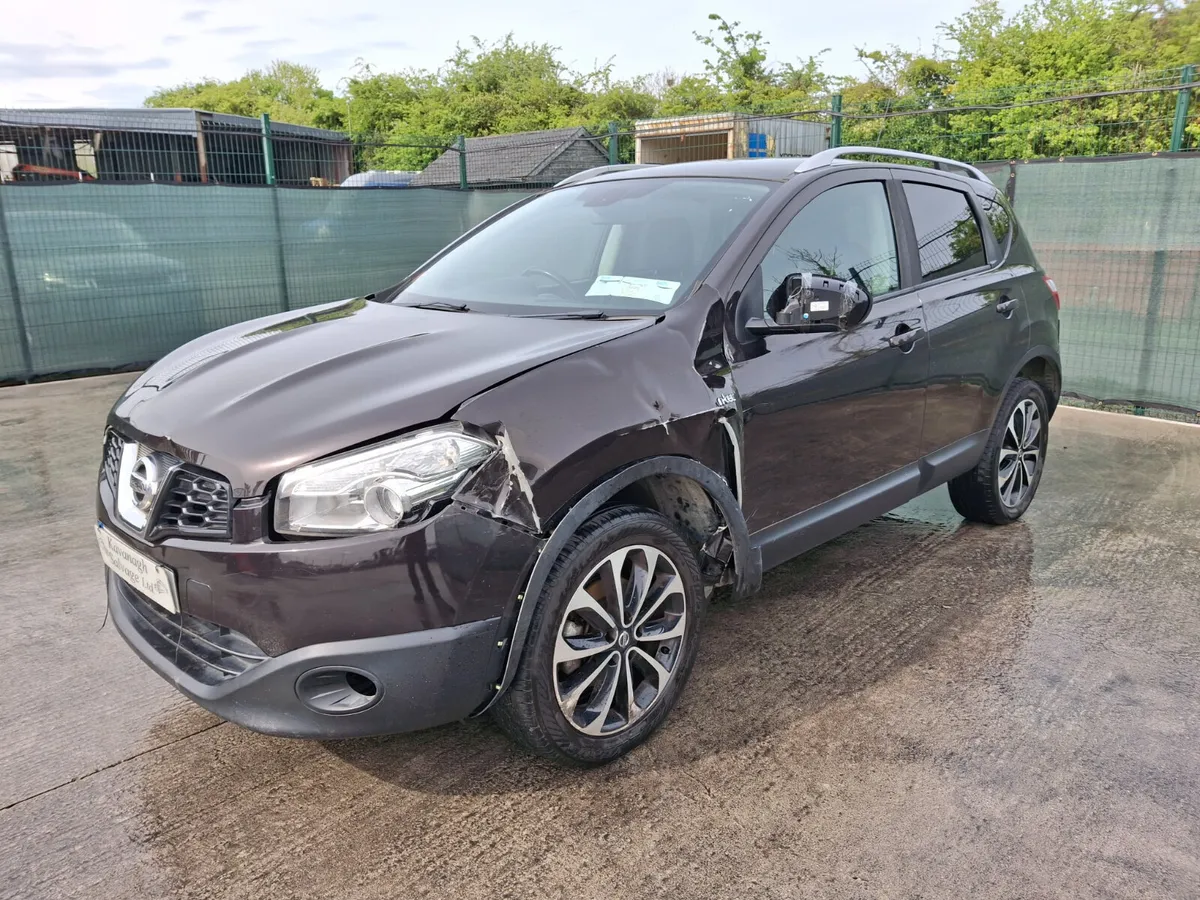 2011 Nissan Qashqai  light damage - Image 2