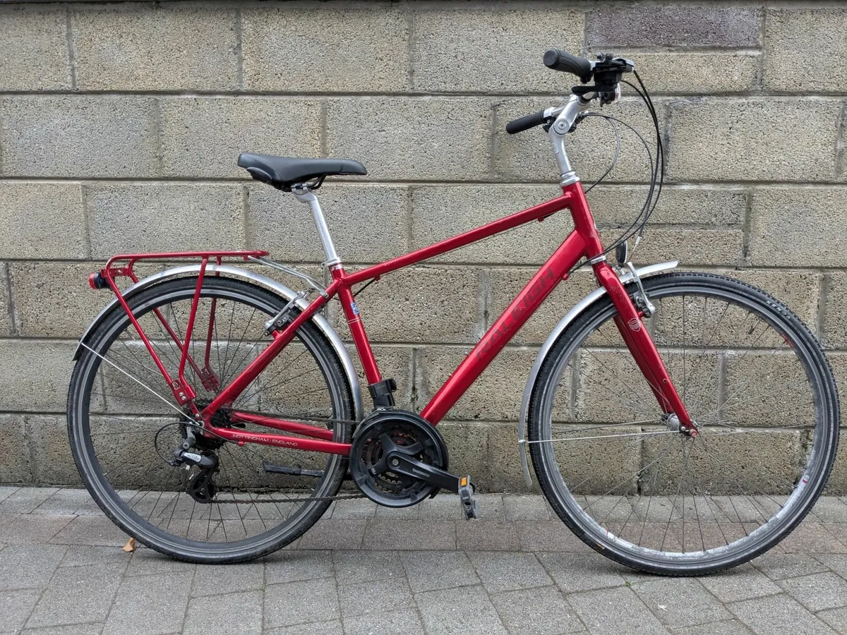 Raleigh Pioneer 2 mens hybrid bike - Image 1