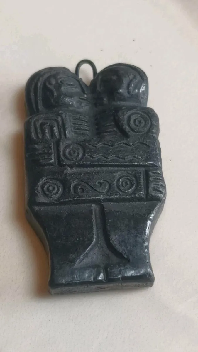 Pendant of Mayan lovers, D18 post 2e - Image 4