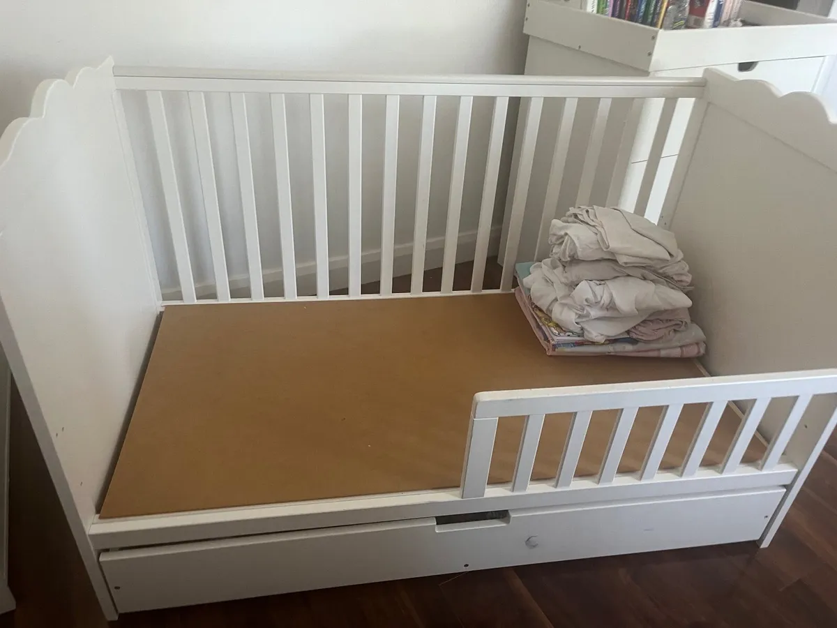 2x Convertible Cot Beds (Cot to Junior Bed) - Image 4