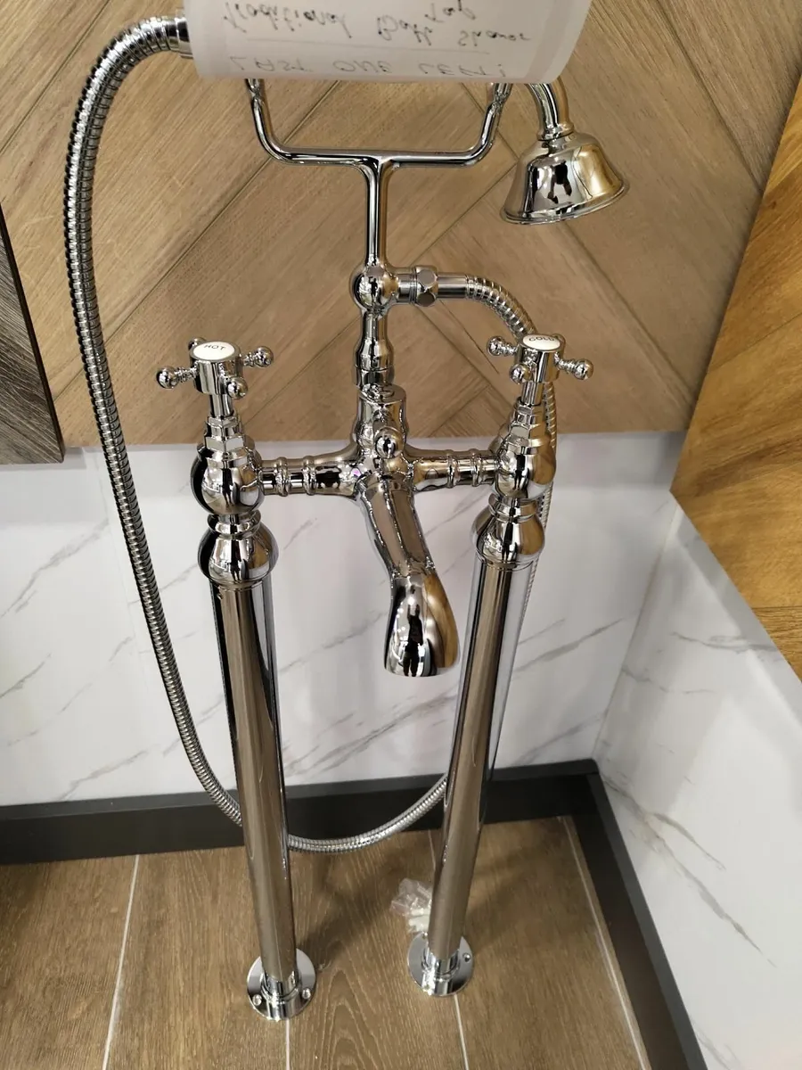 LAST ONE LEFT TRADITIONAL F/S BATH TAP CHROME - Image 1