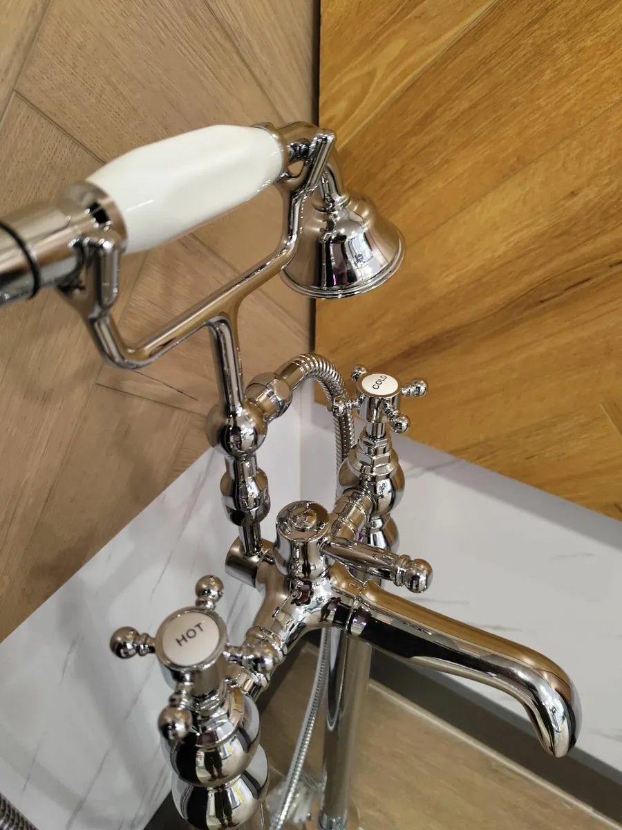 LAST ONE LEFT TRADITIONAL F/S BATH TAP CHROME - Image 2