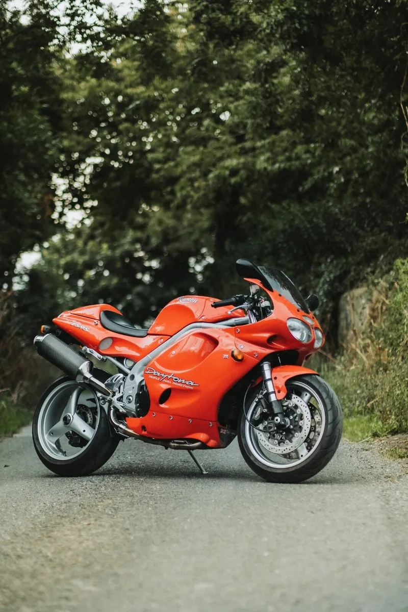 Triumph daytona 955 - Image 1