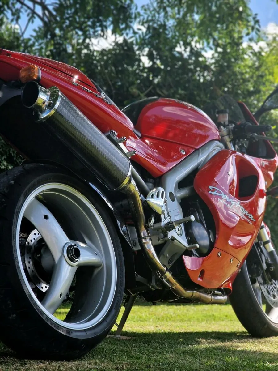 Triumph daytona 955 - Image 2