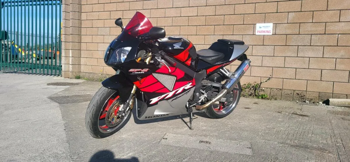 HONDA VTR SP2 - Image 4