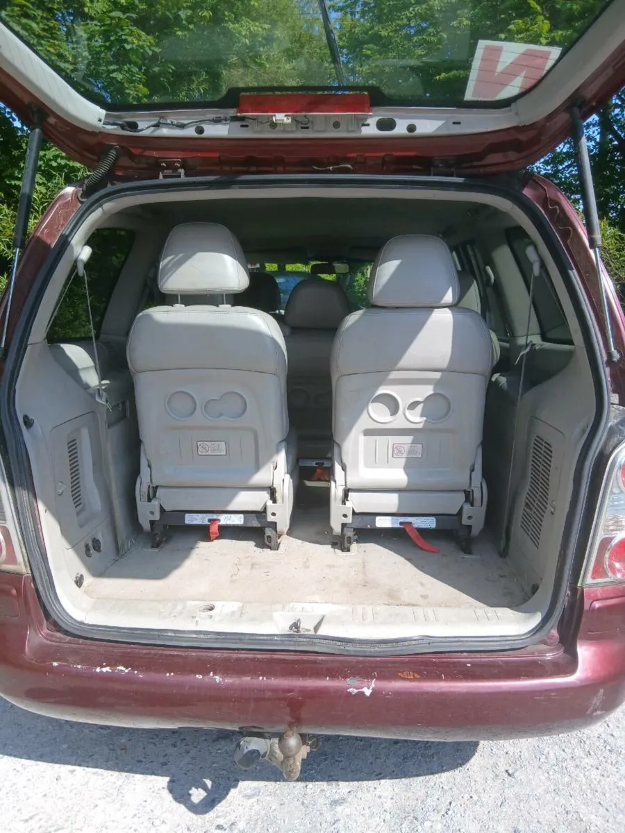 07 Hyundi Trajet 2.0L seven seater . - Image 3