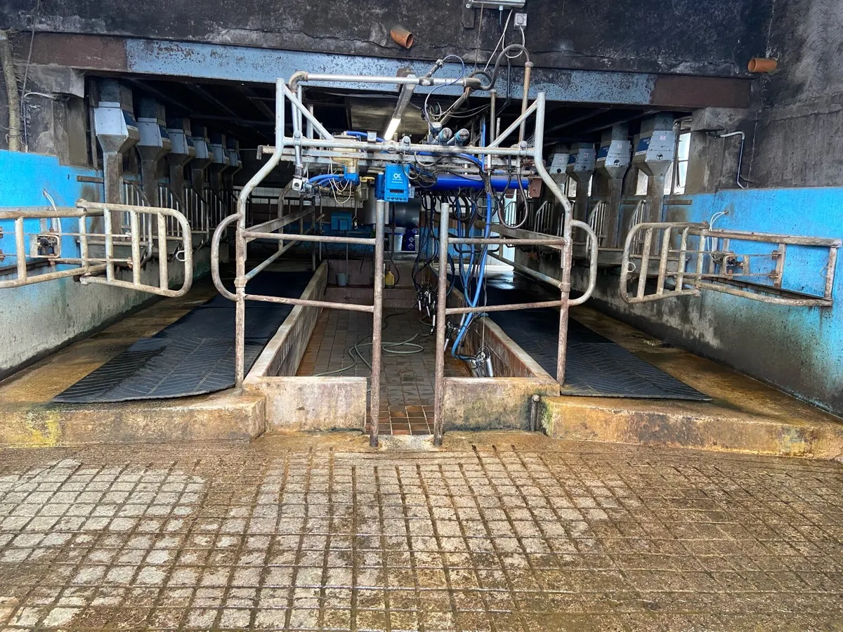 Milking Parlour and milk tank. - Image 1