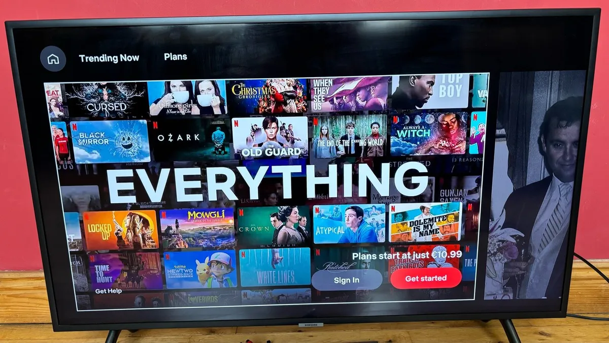 40” Samsung 4K HDR Smart TV - Image 3