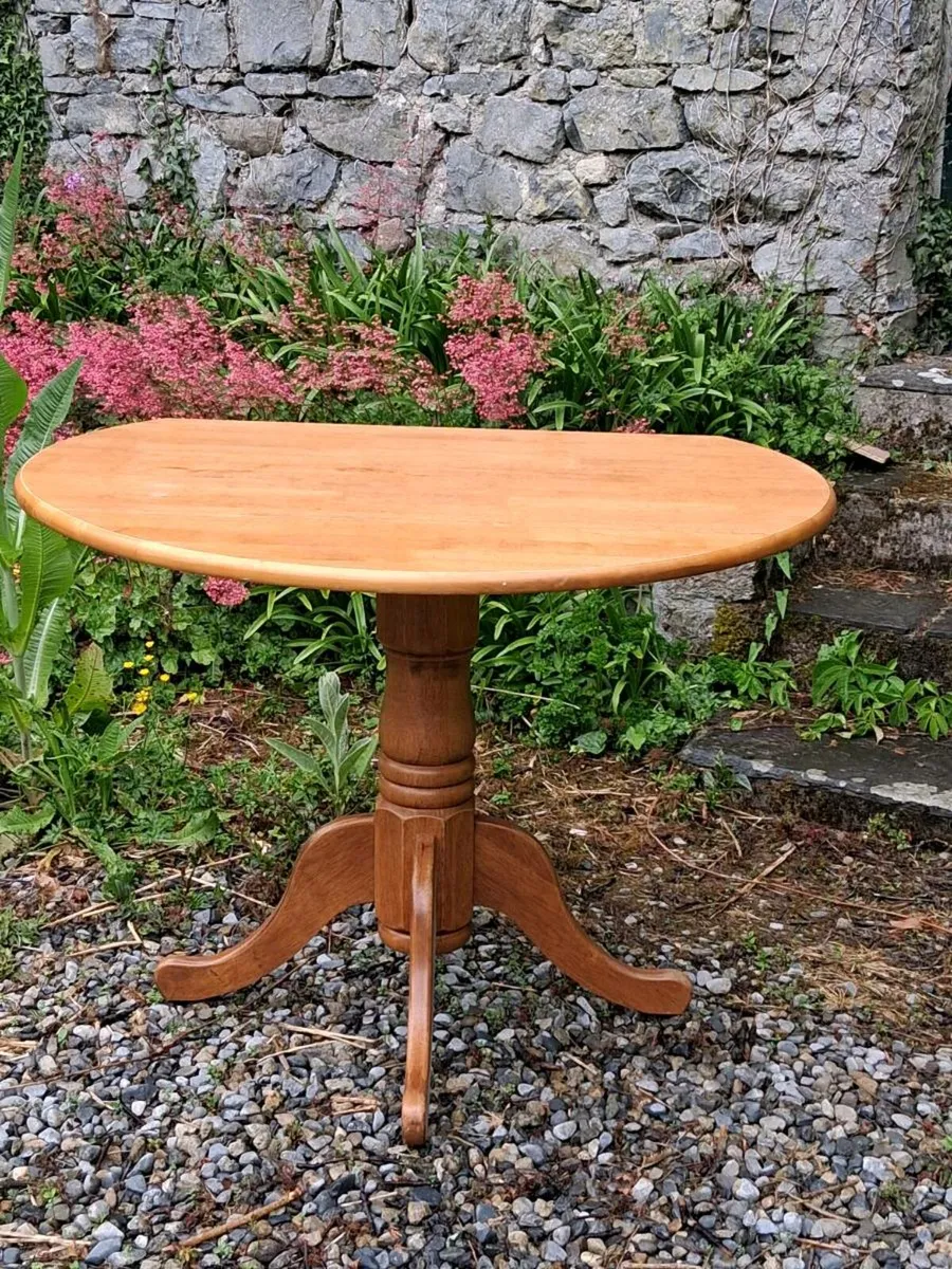Drop leaf pedestal round table - Image 1