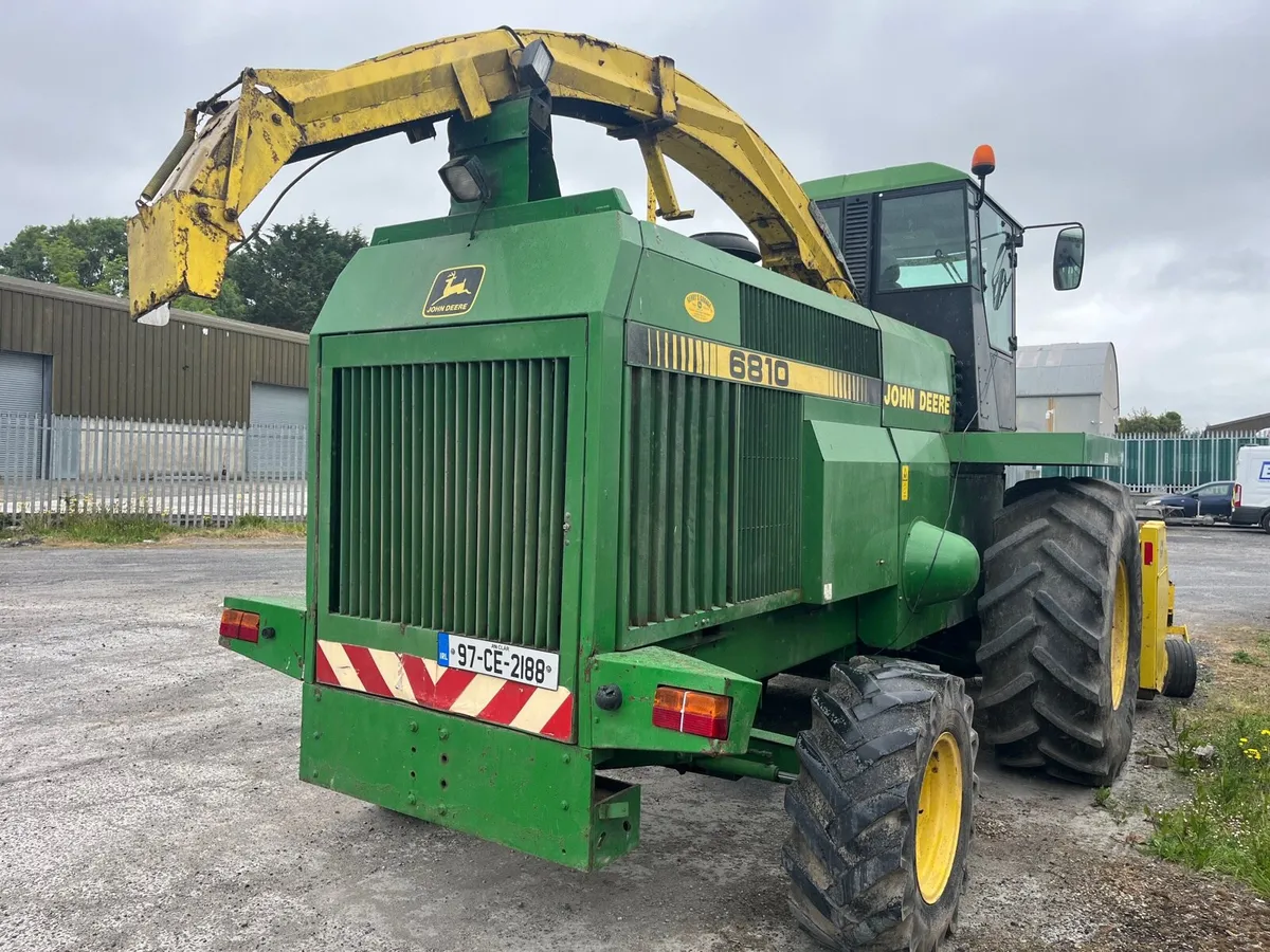 John Deere 6810 forager harvester - Image 2