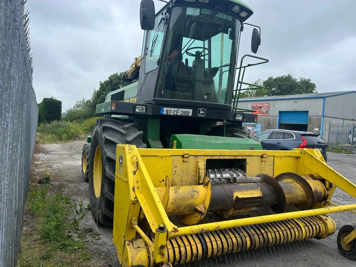 John Deere 6810 forager harvester - Image 3