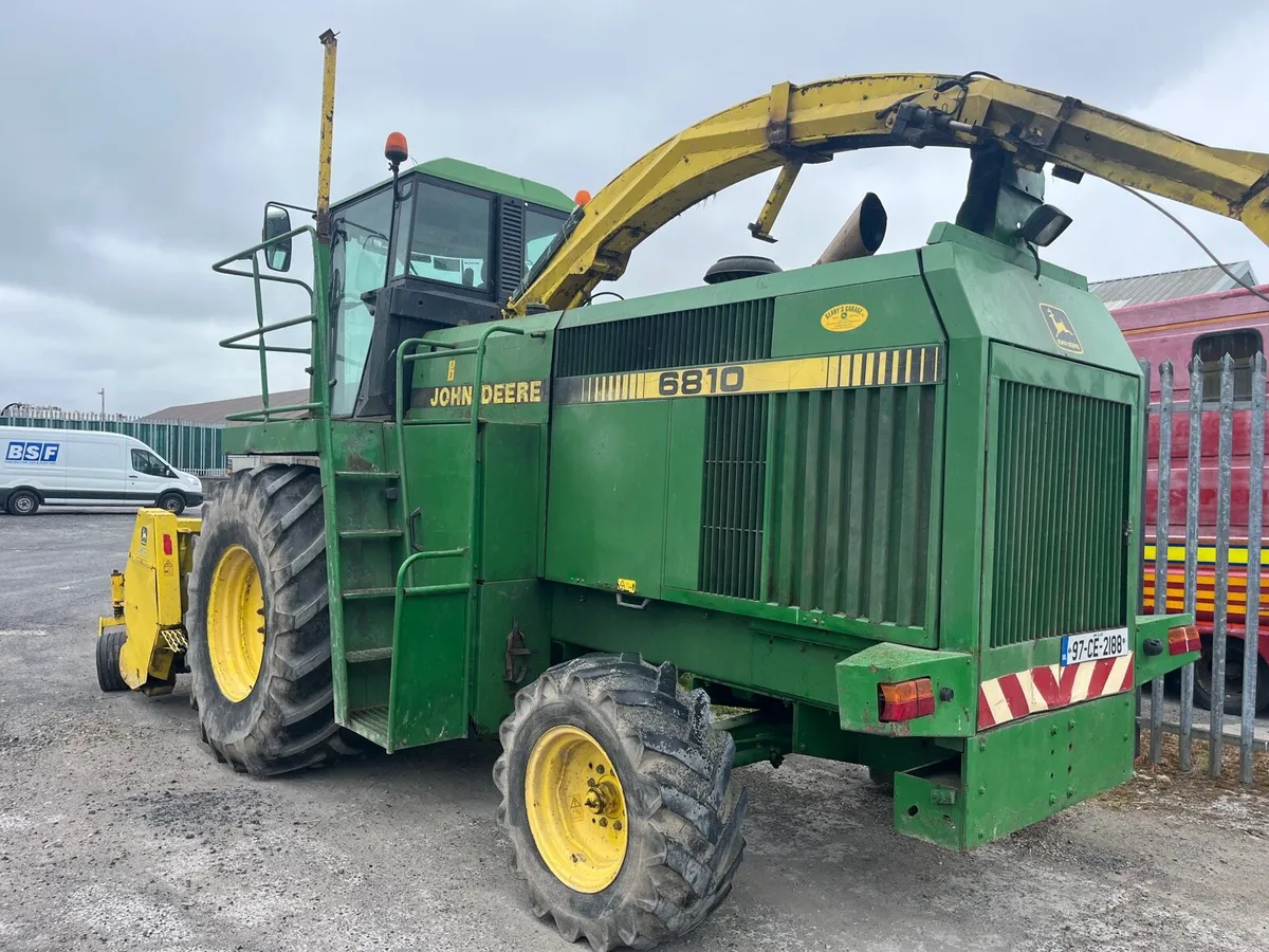 John Deere 6810 forager harvester - Image 1