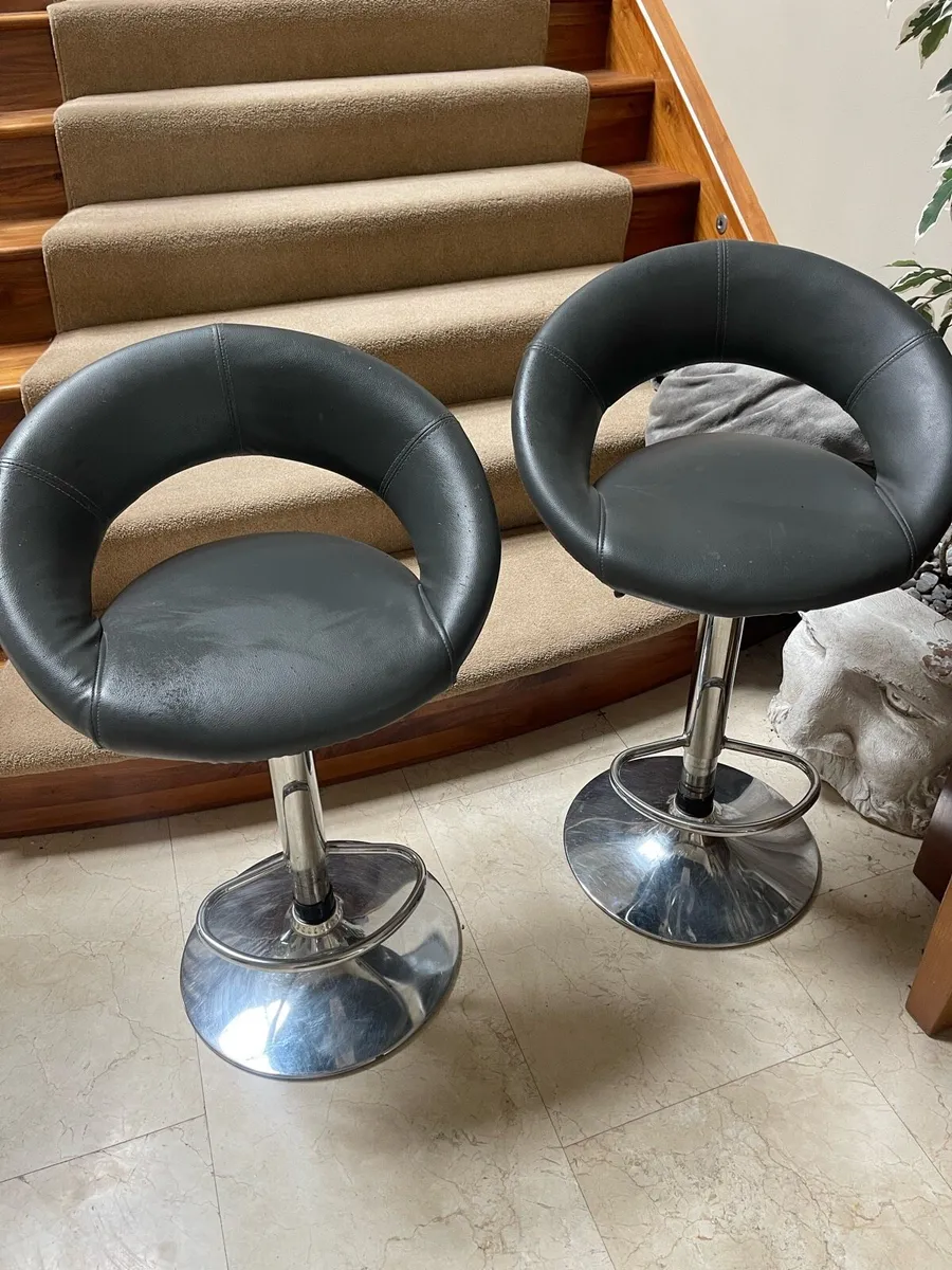 Free To Take Away - 3 x Tall Kitchen Island Stools - Image 1