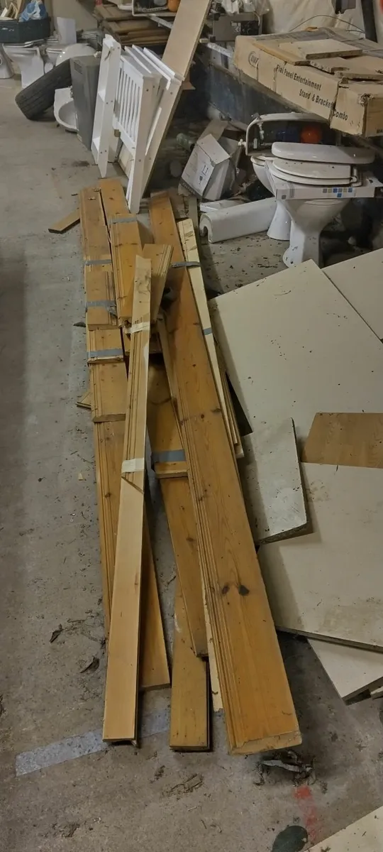 Skirting boards and Architravens