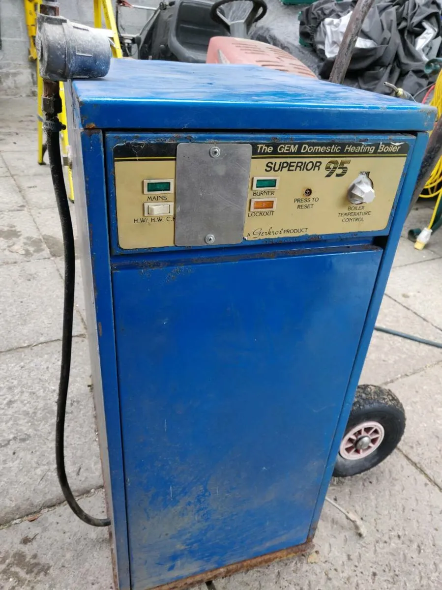 Oil boiler - Image 1