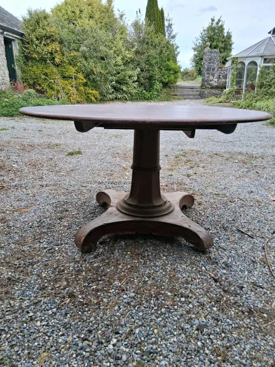 Round mahogany pedestal table - Image 1