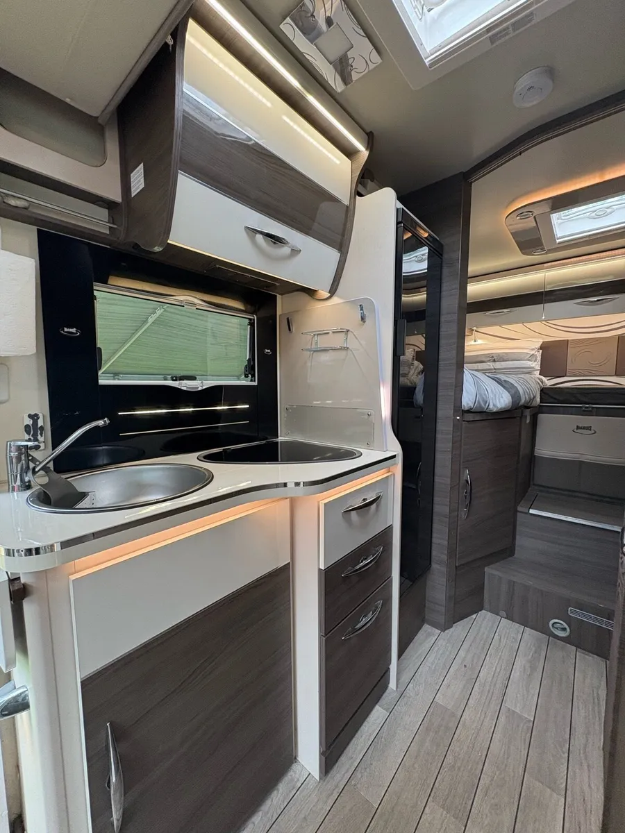 Motorhome - Image 4