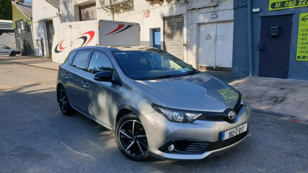Toyota Auris 1.2 D-4T Luna Sport 4DR Grey,  182 re - Image 2