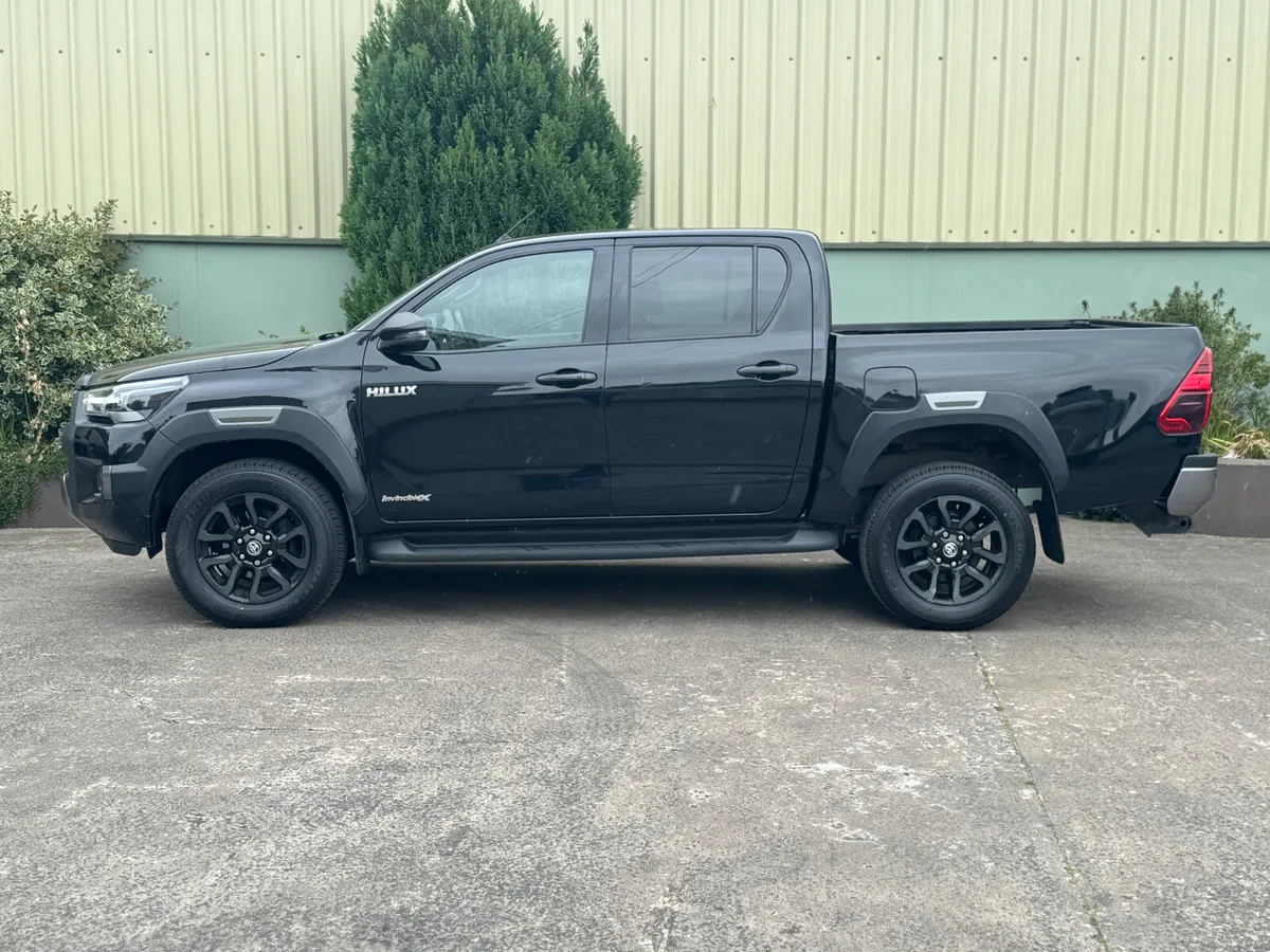 Hilux 2021, 2.8 Auto, Invincible X, NI Vehicle - Image 4