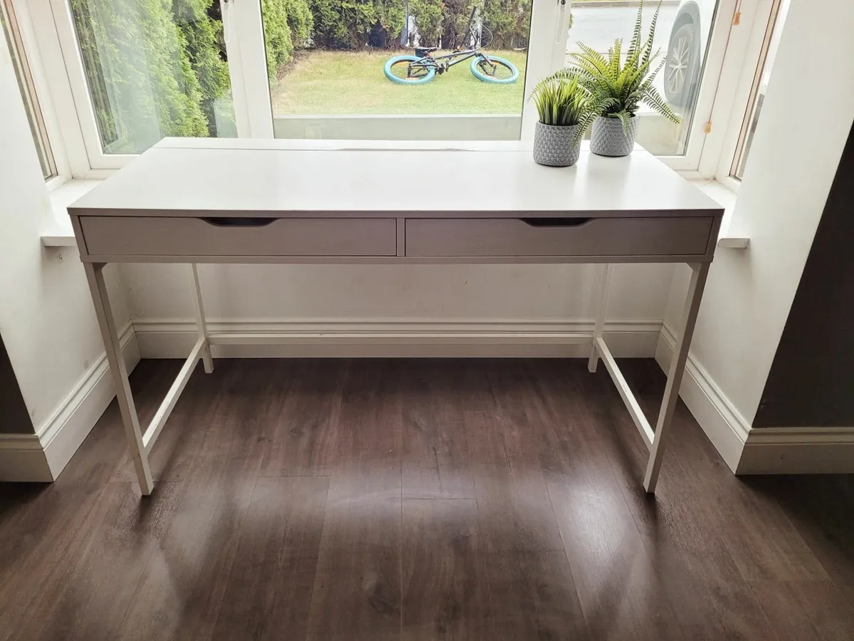 desk - Image 1