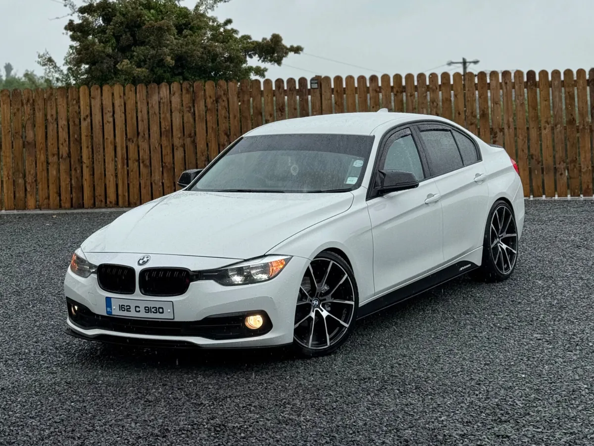 BMW F30 SPORT ALPINE WHITE - Image 1