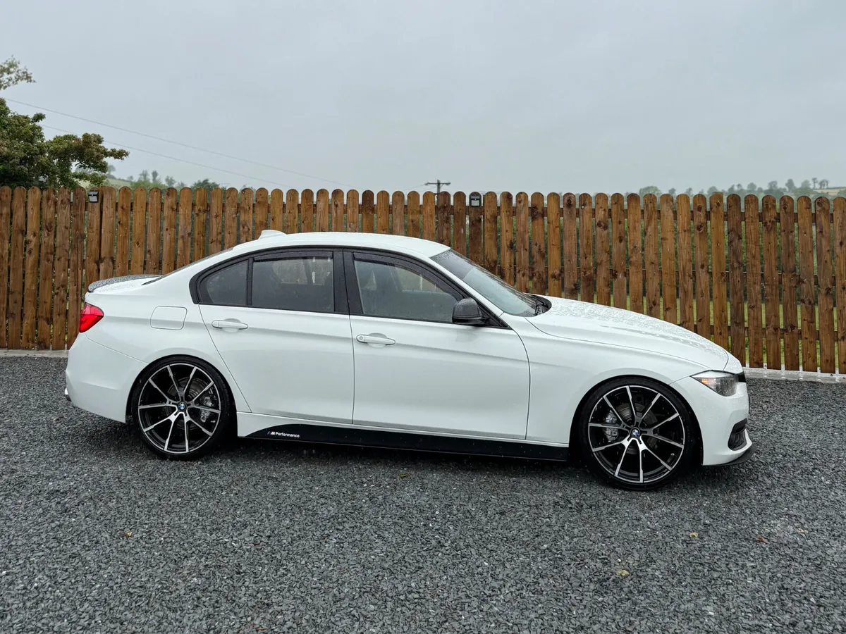 BMW F30 SPORT ALPINE WHITE - Image 4