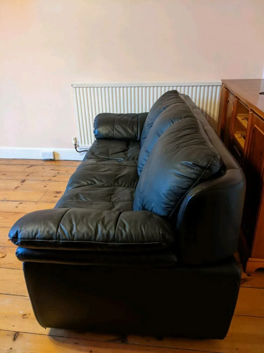 Black leather couch excellent condition - Image 3